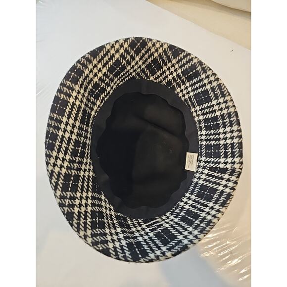 Burberry Plaid Bucket Hat 100% Wool Women's Black And White - Picture 3 of 5